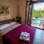 Kelly's In Stoupa Neokhorion (Messenia)