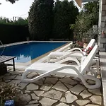 Kelly's In Stoupa *