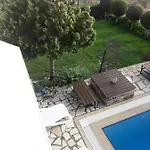 Kelly's In Stoupa