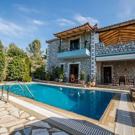 Kelly's In Stoupa Villa