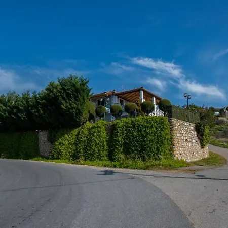 Kelly's In Stoupa * Neokhorion (Messenia)