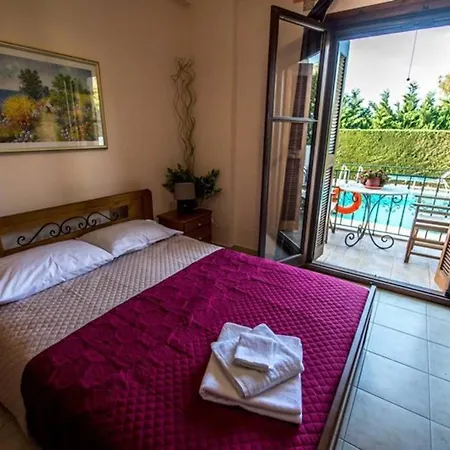 Kelly's In Stoupa Neokhorion (Messenia)