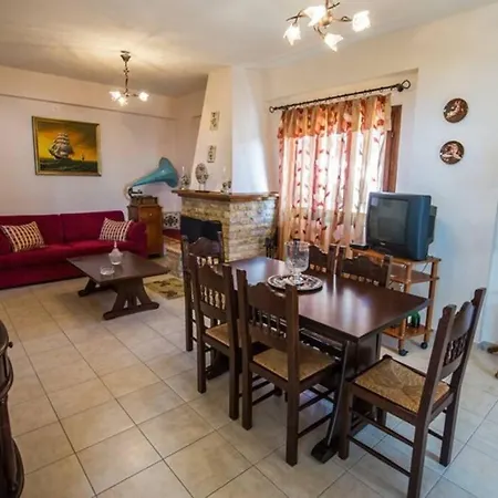 Kelly's In Stoupa Neokhorion (Messenia)