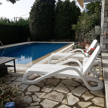 Kelly's In Stoupa *