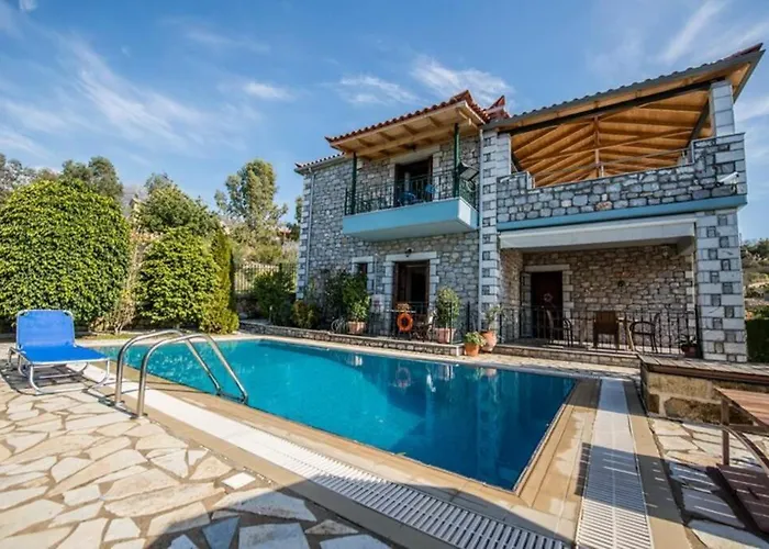 Kelly's In Stoupa Villa