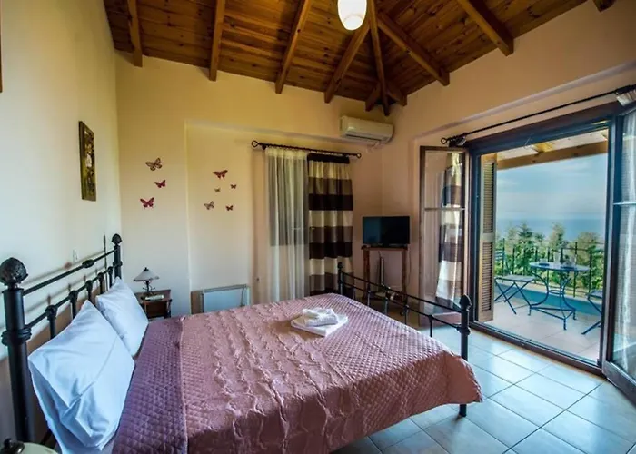 Kelly's In Stoupa Villa