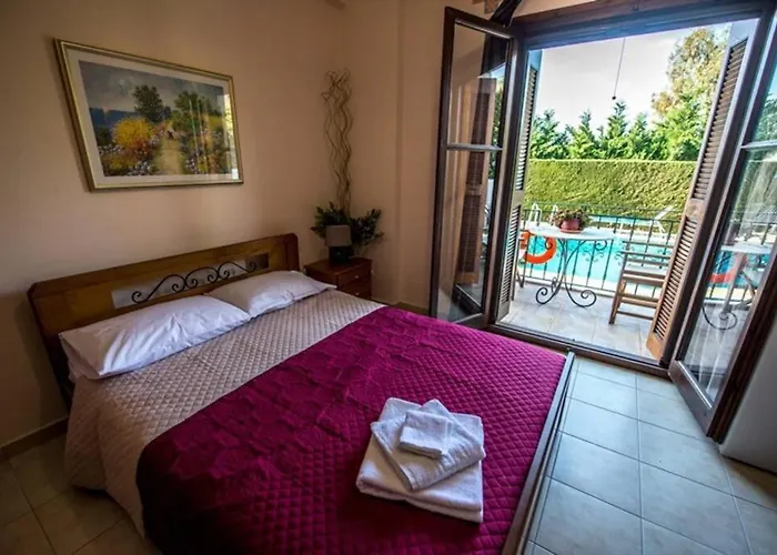 Kelly's In Stoupa Neokhorion (Messenia)